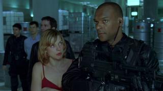 Milla Jovovich and Colin Salmon in Resident Evil